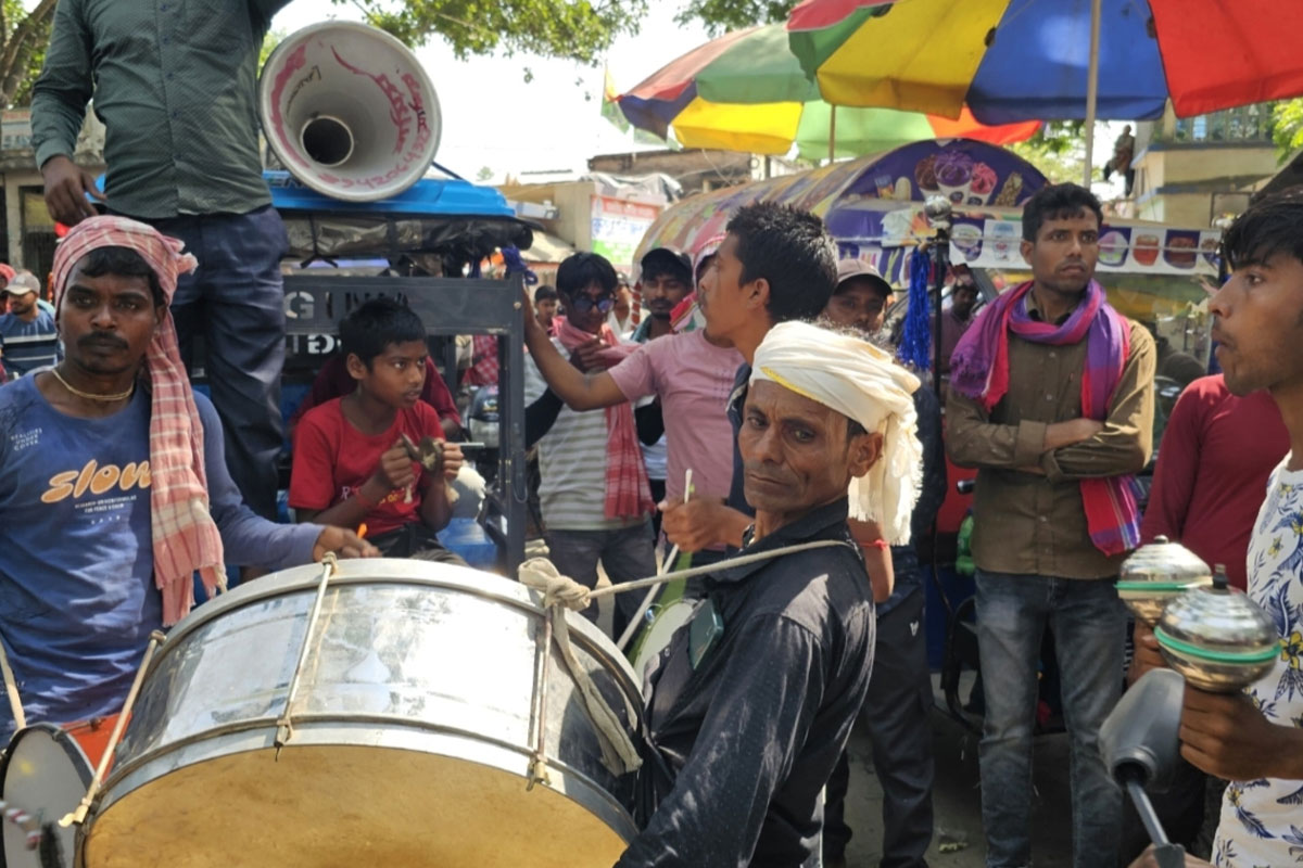 সকাল-বিকেল নির্বাচনের প্রচার, ভোটের বাদ্যিতে পোয়াবারো ব্যান্ড-তাসা পার্টির