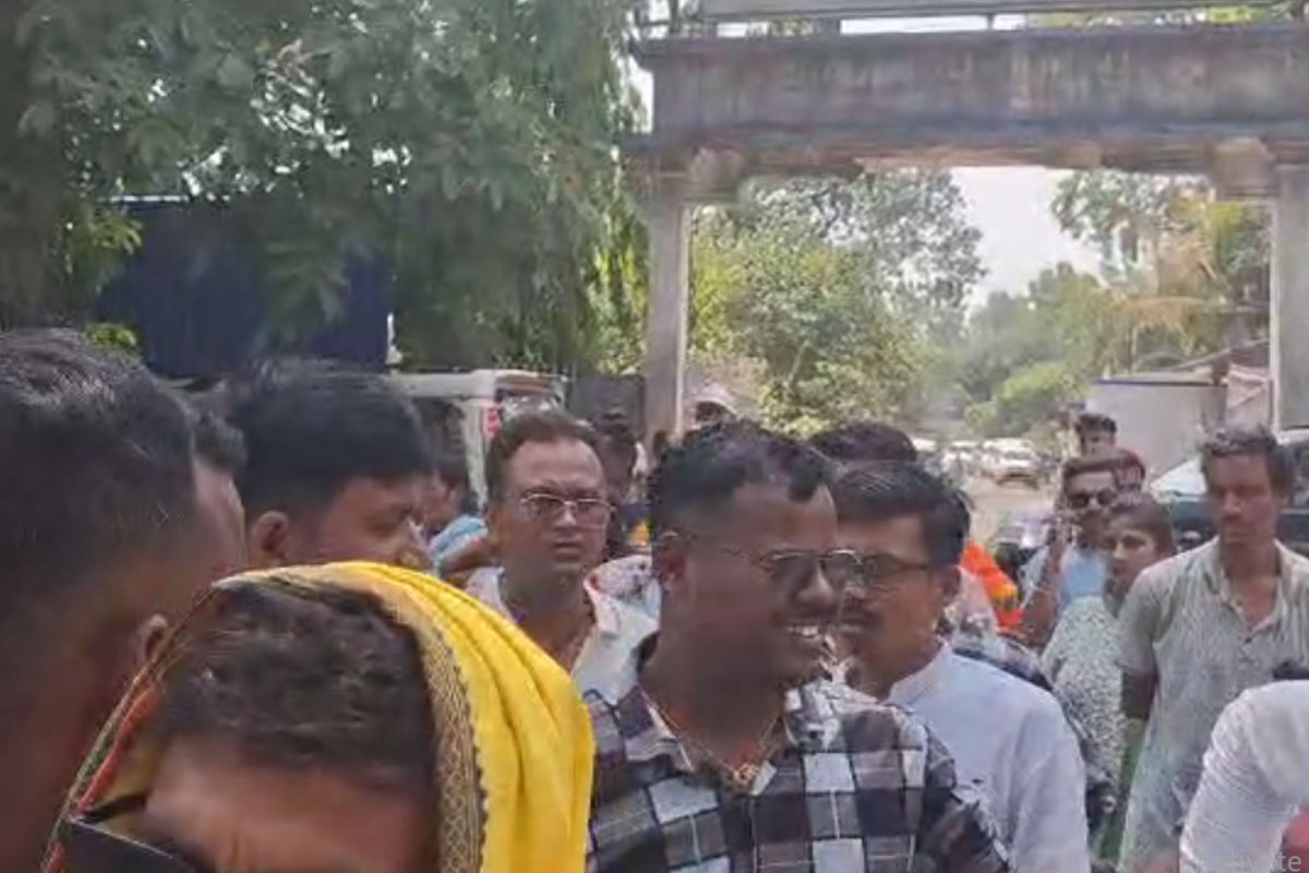 দুর্গাপুর পূর্বে বিজেপি-তৃণমূল সংঘর্ষে গ্রেপ্তার ৩ পদ্মকর্মী! থানায় বিক্ষোভ গেরুয়া শিবিরের