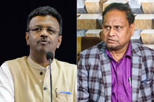 টাকার বিনিময়ে মুসলিমদের ভাবাবেগ বিক্রি! ‘কুলাঙ্গার’ হুমায়ুনকে ‘সমাজচ্যুত’ করার ডাক ফিরহাদের