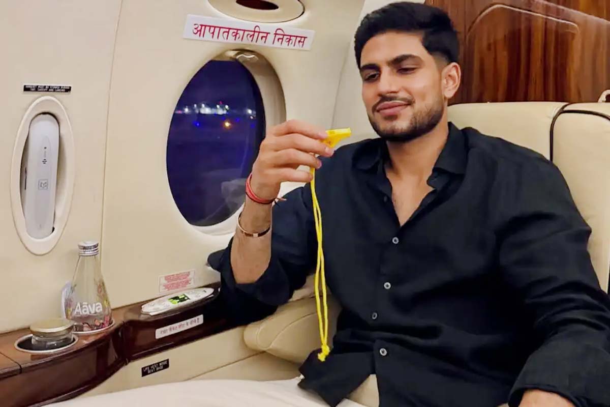 জেতার পরই বাঁশি হাতে পোজ দিয়ে চেন্নাইকে খোঁচা! গিলের ‘আচরণে’ চটে লাল ইয়েলো আর্মি