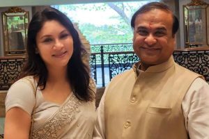 স্ত্রী রিঙ্কির তিনটি পাসপোর্ট? ‘কংগ্রেসের মিথ্যাচার’, এক্স হ্যান্ডেলে দাবি করলেন হিমন্ত