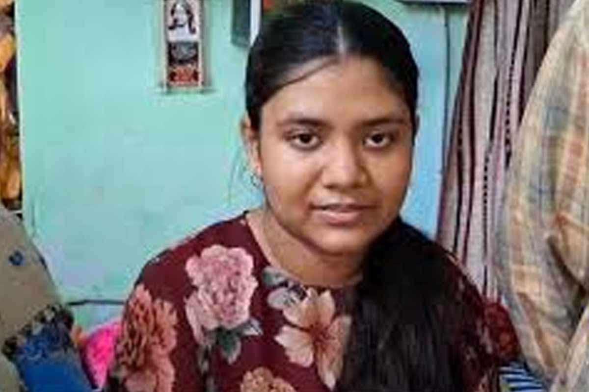 বেড়াতে গিয়েও গল্পের বইয়ে ডুব, সেই নীপবীথিই আইসিএসই-তে বঙ্গে সম্ভাব্য প্রথম