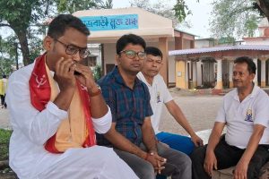 ‘পথে এবার নামো সাথী’, জনতার মন জিততে মাউথ অর্গানে সলিল-সঙ্গীতই ভরসা সিপিএম প্রার্থীর