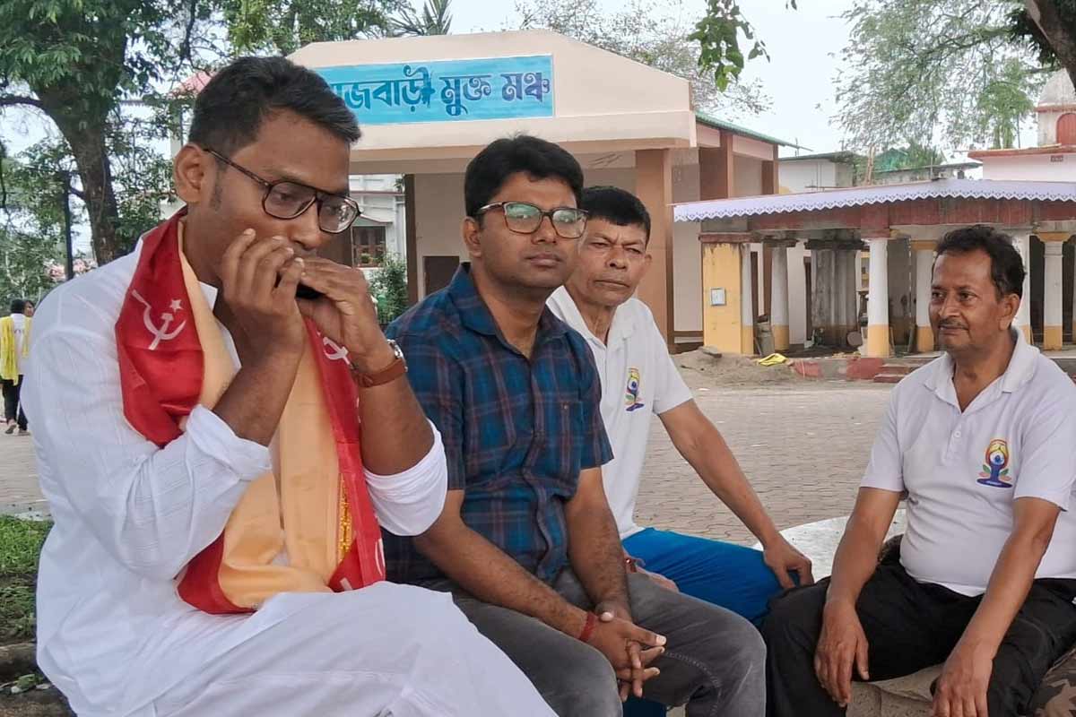 ‘পথে এবার নামো সাথী’, জনতার মন জিততে মাউথ অর্গানে সলিল-সঙ্গীতই ভরসা সিপিএম প্রার্থীর
