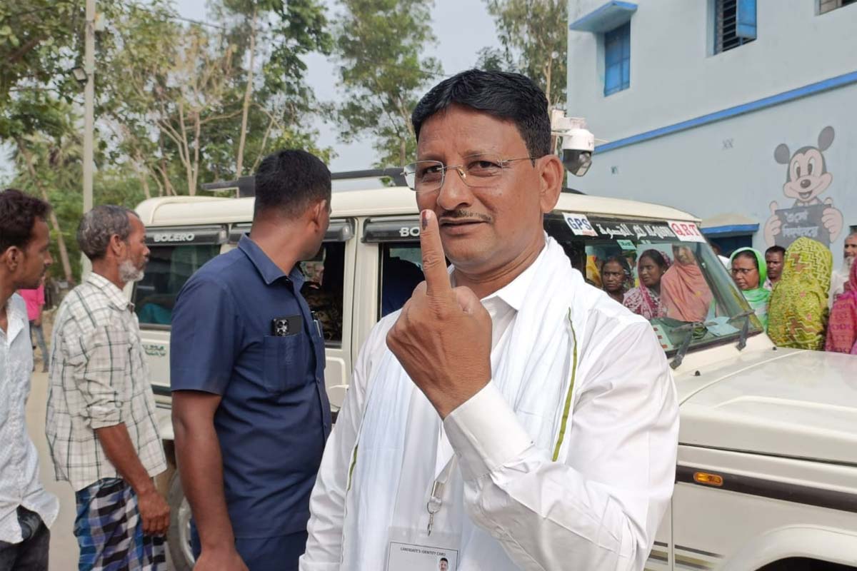 সকাল সকাল ভোটদান কাজল শেখের