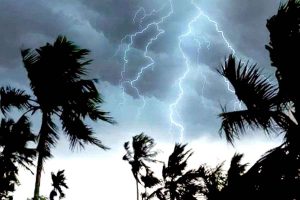 কালবৈশাখীর একধাক্কায় তাপমাত্রা নামল ৬ ডিগ্রি! দক্ষিণ-উত্তরে চলবে ঝড়বৃষ্টি