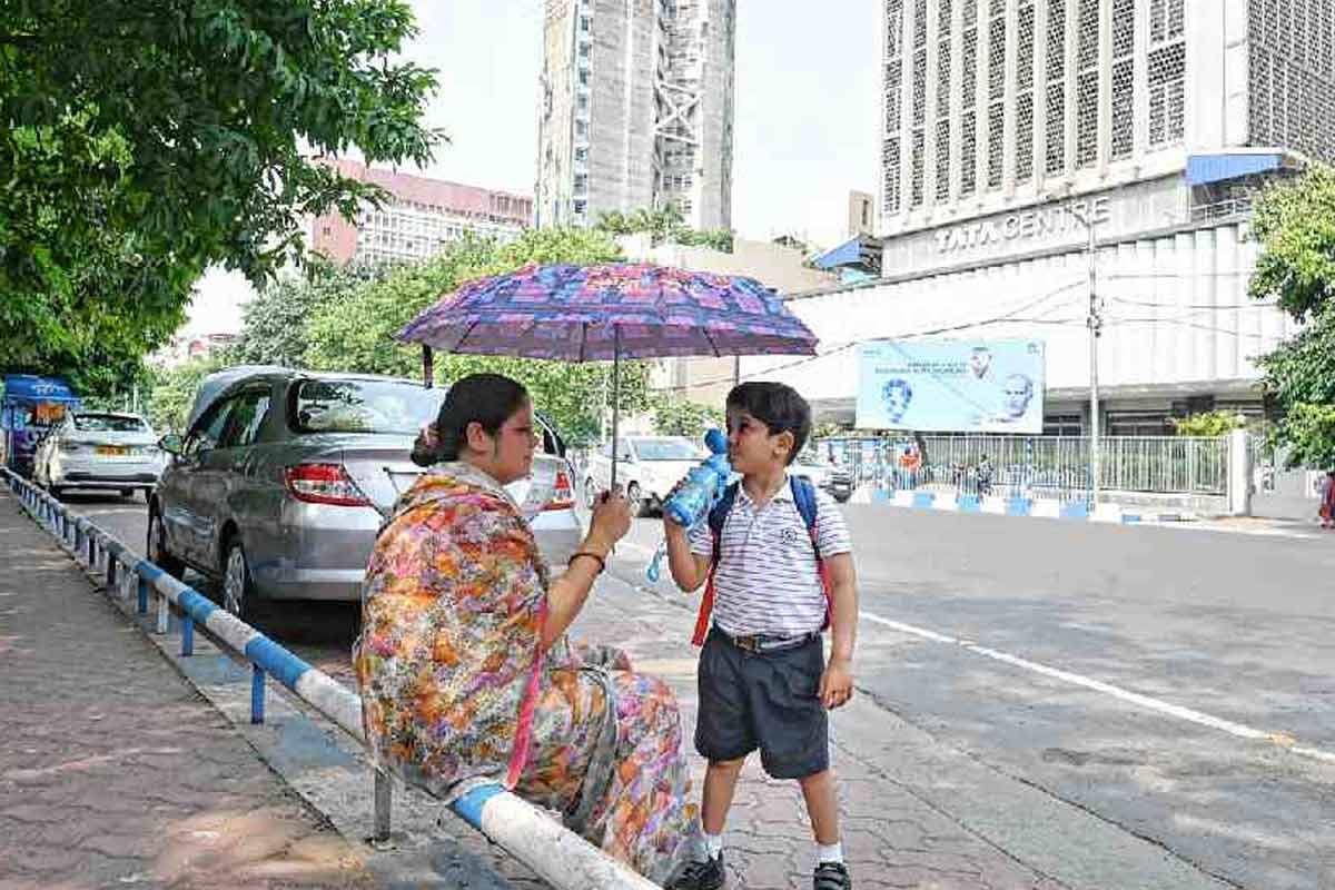 ঊর্ধ্বমুখী তাপমাত্রায় ভ্যাপসা গরম, সপ্তাহান্তে পুড়বে বাংলা!