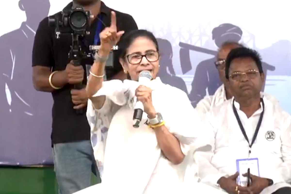 ‘আমার নমিনেশনও বাতিলের চেষ্টা করেছিল’, ‘চক্রান্তের’ অভিযোগে বিজেপি-কমিশনকে একযোগে বিঁধলেন মমতা