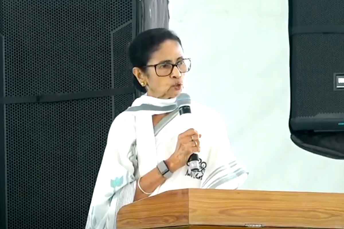 ‘অন্য কাউকে ভোট দিলে আর সম্পর্ক রাখব না’, ভোট প্রচারে ‘সেন্টিমেন্টাল’ মমতা
