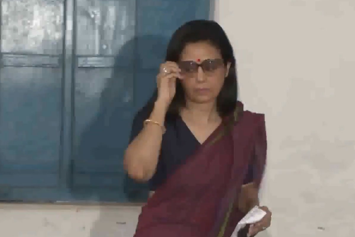 ভোট দিলেন মহুয়া মৈত্র