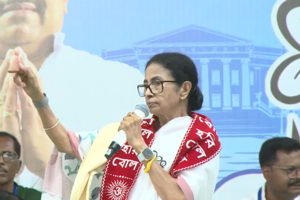 ‘সব থেকে ভালো মন্ত্রী বালু, ওকে ফাঁসানো হয়েছে’, ভোটপ্রচারে জ্যোতিপ্রিয়কে দরাজ সার্টিফিকেট মমতার!