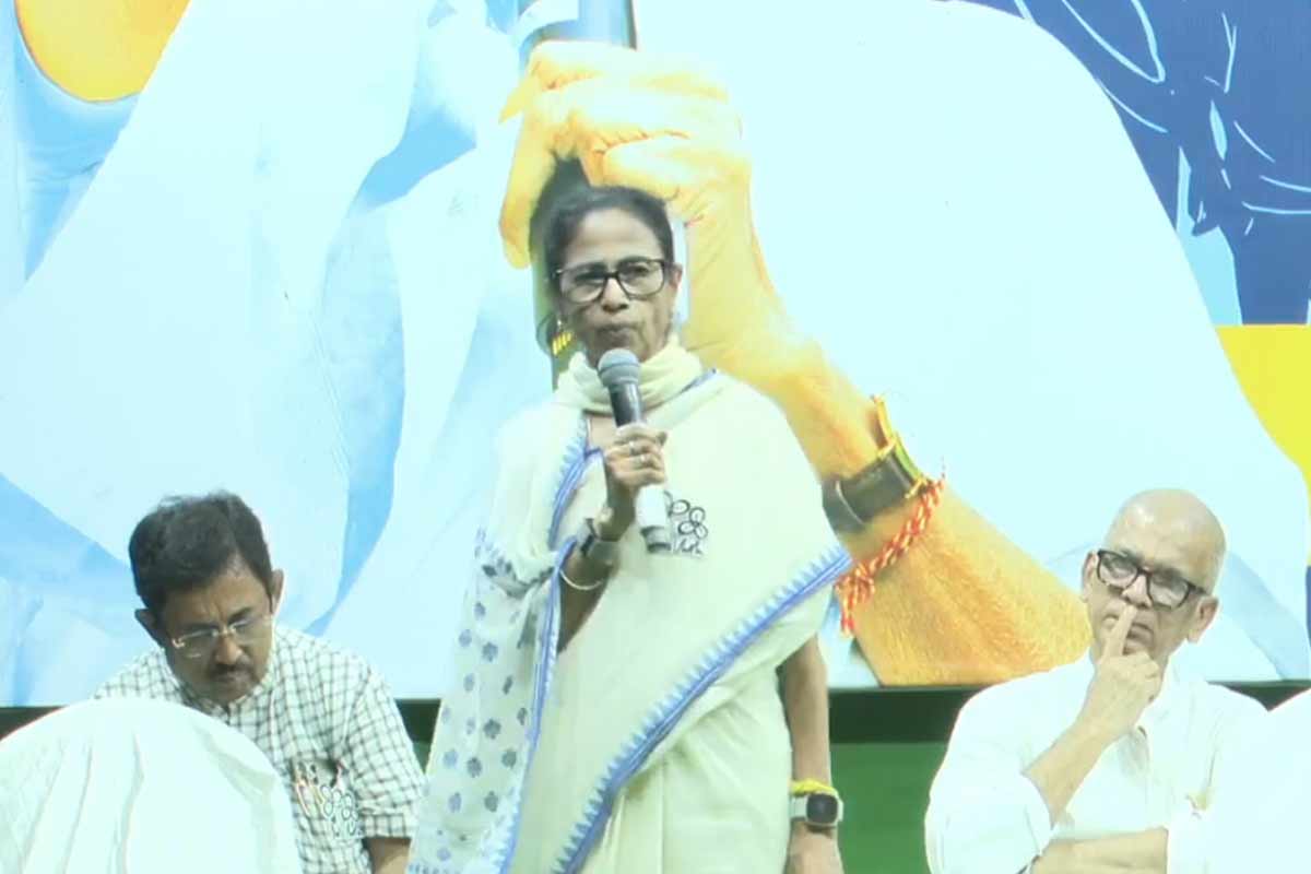 ‘বিজেপি ঘোড়া কেনাবেচা করবে’, বাংলাতেও অপারেশন পদ্মের আশঙ্কায় সরব মমতা