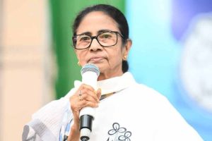 ‘ভয় পেয়ে এজেন্সির চাপ তৈরি’, ভবানীপুরে কমিউনিটি বৈঠকে জোট বাঁধার বার্তা মমতার