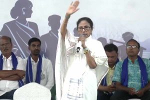 ‘ভোটের সময়ে দেখে খাবেন’, ওআরএস ভেবে শবরদের কীটনাশক খাওয়া নিয়ে সতর্কবার্তা মমতার