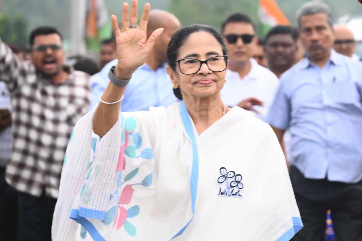 অশান্ত মালদহে প্রচারে বাড়তি নজর, শনিতে নির্বাচনী জনসভা সেরে রোড শো করবেন মমতা