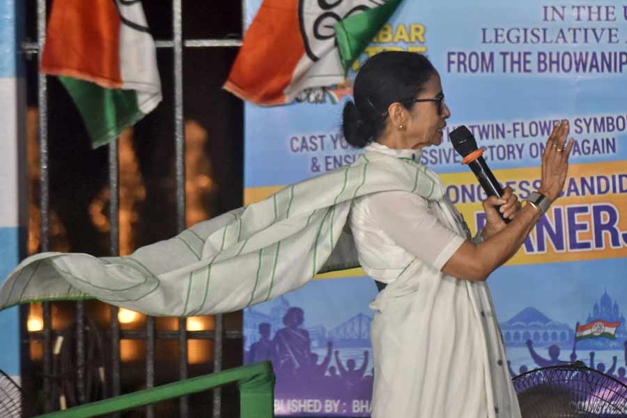 Mamata Banerjee campaigns at Ladies Park in Bhabanipur