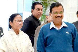 ‘দিদি’র হয়ে ব্যাট ধরতে রাজ্যে আসছেন কেজরিওয়াল, শেষ পর্বে দু’দিন প্রচারসূচি আপ সুপ্রিমোর