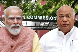 নরেন্দ্র মোদি জঙ্গি! বিতর্কিত মন্তব্যে খাড়গেকে নোটিস কমিশনের