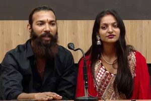 জন্মের ভুয়ো শংসাপত্রে বিয়ে মহাকুম্ভের মোনালিসার! স্বামীর বিরুদ্ধে পকসো আইনে মামলা