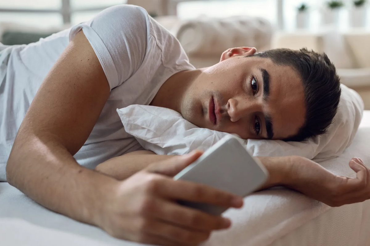 Experts warn morning phone habit overloads your brain