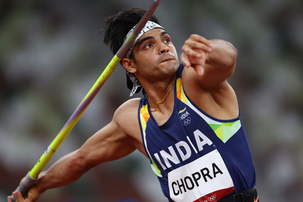 নীরজকে গালাগালি, পরিবারকে কুৎসিত আক্রমণ! ‘মদ্যপ’ কোচের বিরুদ্ধে লড়াইয়ে ‘সোনার ছেলে’