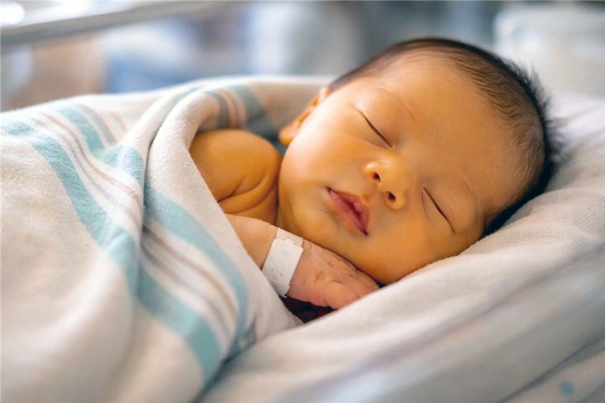 newborn jaundice warning brain damage risk doctors advice