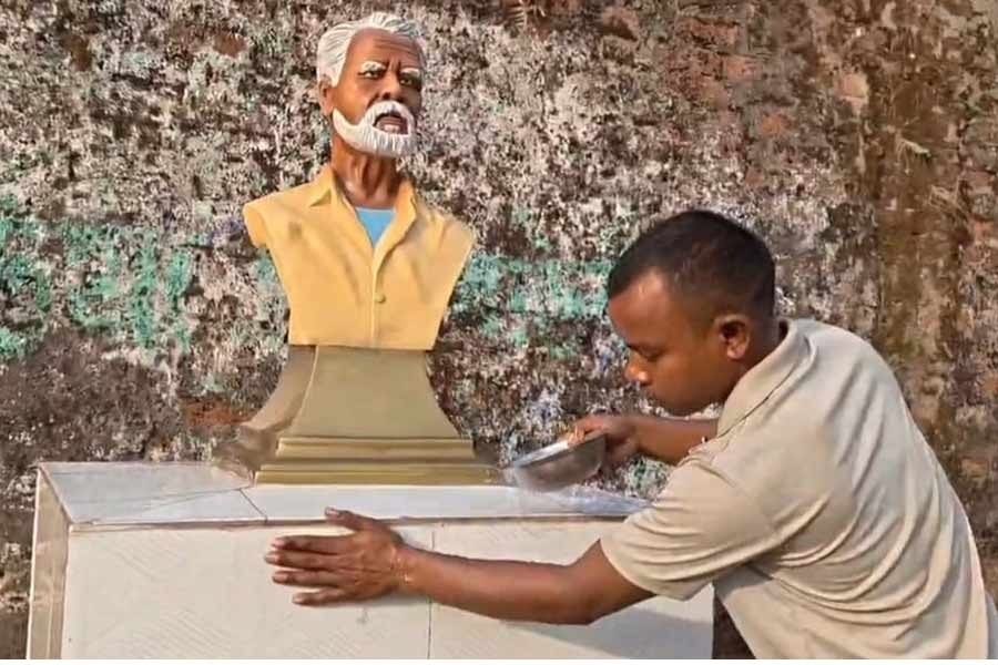 ‘ইভিএমে বোতাম টিপে বদলা নিলাম’, বলছেন SIR-এ নাম না থাকা মৃত বৃদ্ধের স্ত্রী