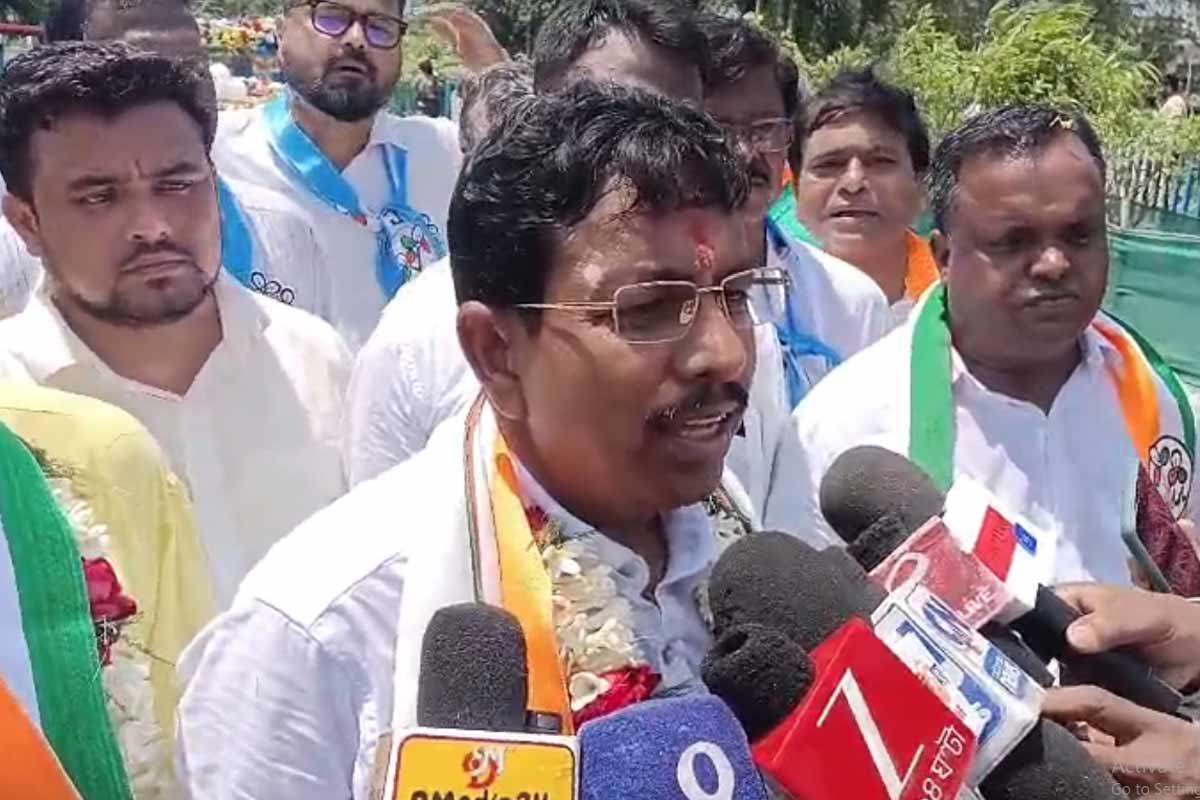 আড়ম্বর নয়, সাদামাটাভাবেই মনোনয়ন দিলেন নন্দীগ্রামের ‘ঘরের ছেলে’ পবিত্র, নেপথ্যে তৃণমূলের কোন কৌশল?