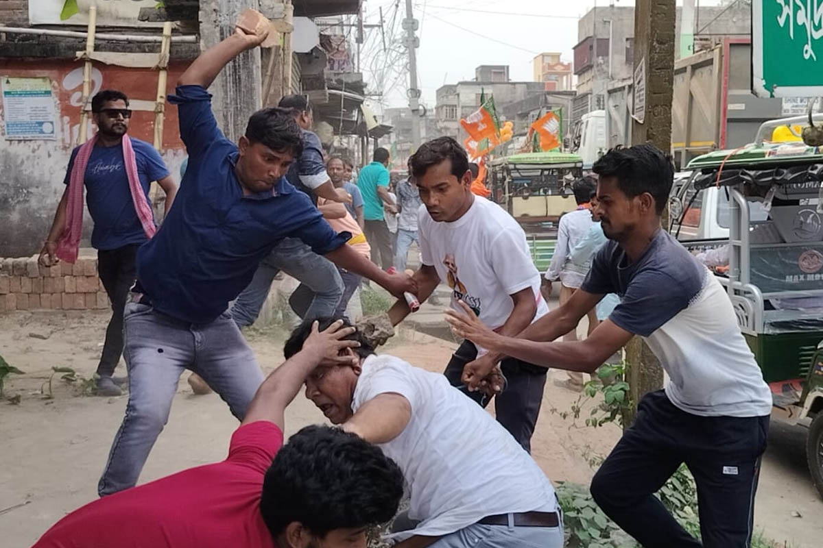 তৃণমূল-বিজেপি সংঘাতে রণক্ষেত্র পূর্বস্থলী! বাইক-টোটো ভাঙচুর, আহত একাধিক