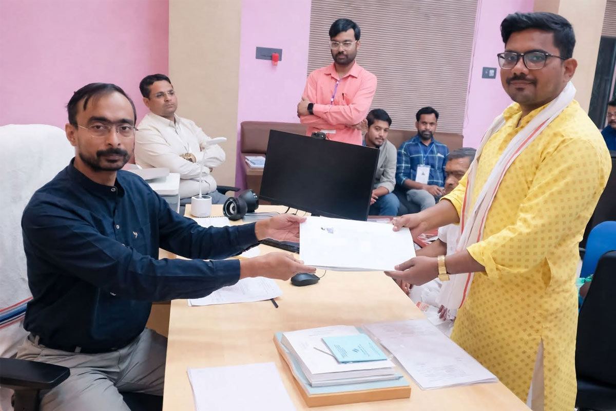 পুরুলিয়ায় গোষ্ঠীদ্বন্দ্বে জেরবার পদ্ম শিবির! বলরামপুরে দলীয় প্রার্থীর বিরুদ্ধে মনোনয়ন প্রভাবশালী নেতার