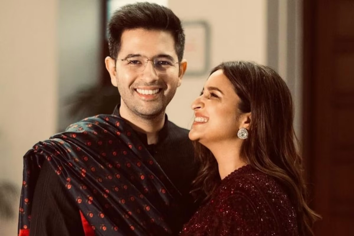 ‘পরিণীতির সঙ্গে ওঁর বিয়েটাও হত না’, ‘অকৃতজ্ঞ’ রাঘবকে অতীত মনে করাল আপ