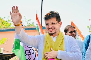 ভোট প্রচারের মাঝে ডাবের জল মাস্ট, ফিট থাকতে কোন ডায়েটে ভরসা ঋতব্রতর?