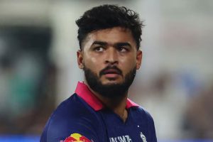 ড্রেসিংরুমে ধূমপান করেও ‘নামমাত্র’ শাস্তি রিয়ানের, প্রশ্নে বিসিসিআইয়ের ভূমিকা