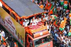 ভবানীপুরে শাহের রোড শোতে অশান্তি, কলকাতা পুলিশের ডিসি-সহ চার আধিকারিককে সাসপেন্ড করল কমিশন