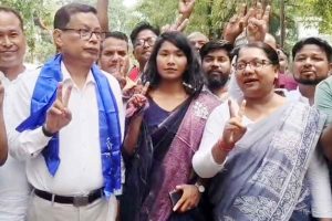 কাটল ফাঁড়া, মন্দিরে পুজোর পর মনোনয়ন জমা দিয়ে স্বপ্না বললেন ‘ত্যাগে’র কথা