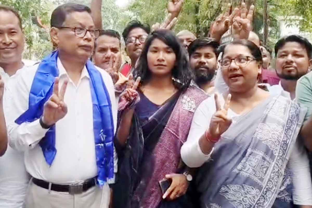 কাটল ফাঁড়া, মন্দিরে পুজোর পর মনোনয়ন জমা দিয়ে স্বপ্না বললেন ‘ত্যাগে’র কথা