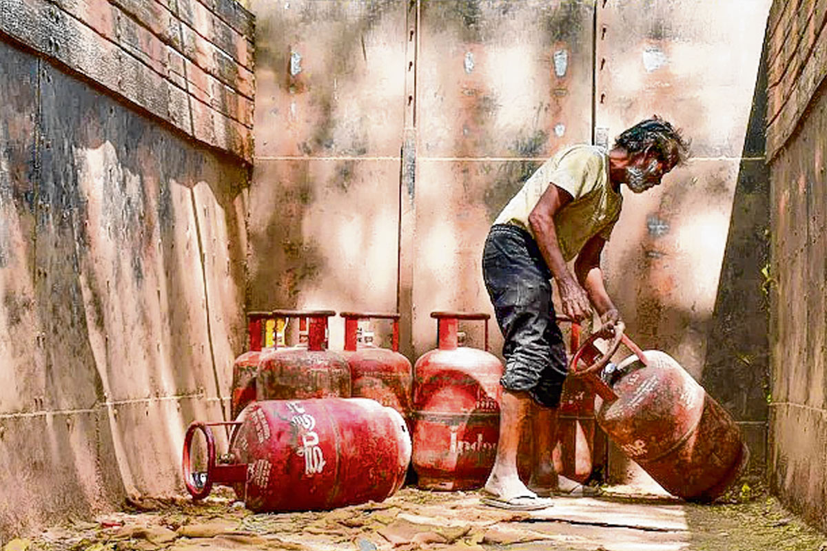 জ্বালানি ক্ষেত্রে প্রযুক্তিগত অগ্রগতি পিএনজি, তবুও গ্রাম-শহরে বৈষম্য!