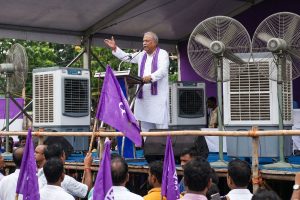 বেলা বাড়তেই গরমে হাসফাঁস দশা, নির্বাচনী প্রচার মঞ্চে জাম্বো ফ্যান, এয়ারকুলার!