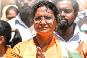 সকালে নির্মল, রাতে গ্রেপ্তার সঞ্জীব, ‘৫ বছর আগে এমন মুখ্যমন্ত্রী থাকলে…’, শুভেন্দুকে কুর্নিশ অভয়ার মায়ের