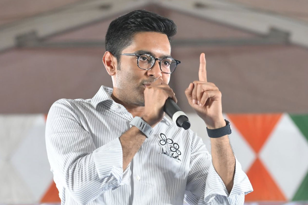 ‘আকাশে-বাতাসে সর্বত্রই আমি, পালাবে কোথায়?’ কমিশন-শাহকে চ্যালেঞ্জ অভিষেকের