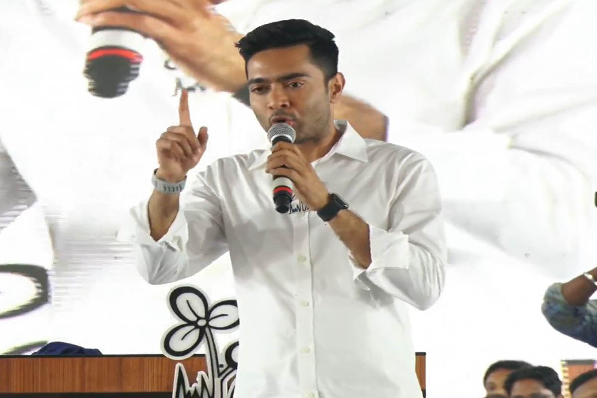 ‘ফালাকাটায় কচুকাটা হবে বিজেপি’ নির্বাচনী জনসভায় আক্রমণ অভিষেকের, রিপোর্ট কার্ড চেয়ে চ্যালেঞ্জ