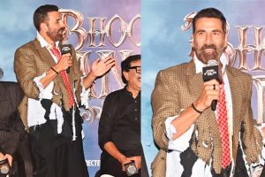 ছেঁড়া পোশাকেই ‘ভূত বাংলা’র প্রচারে অক্ষয় কুমার! খিলাড়ির কীর্তিতে তাজ্জব বলিউড