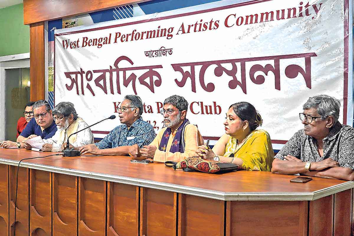 কেন্দ্রের অনুদান বন্ধ, বঞ্চনার প্রতিবাদে দিল্লি যাওয়ার ডাক বাংলার নাট্যকর্মীদের