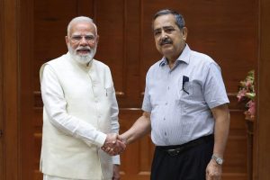 নীতি আয়োগের দায়িত্ব নিয়েই মোদির সঙ্গে সাক্ষাৎ অশোকের, বাংলায় পোস্ট প্রধানমন্ত্রীর