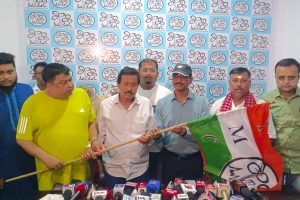 দীর্ঘ টালবাহানার অবসান, তৃণমূলে ফিরলেন হাসনাবাদের দাপুটে নেতা বাবু মাস্টার