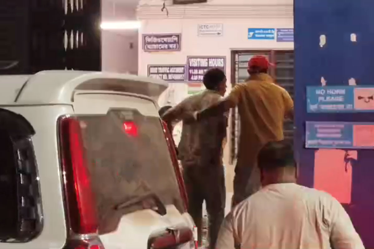 ভাঙড় বিস্ফোরণ কাণ্ডে পলাতক, বাড়ি ফিরতেই অভিযুক্তকে গণধোলাই স্থানীয়দের
