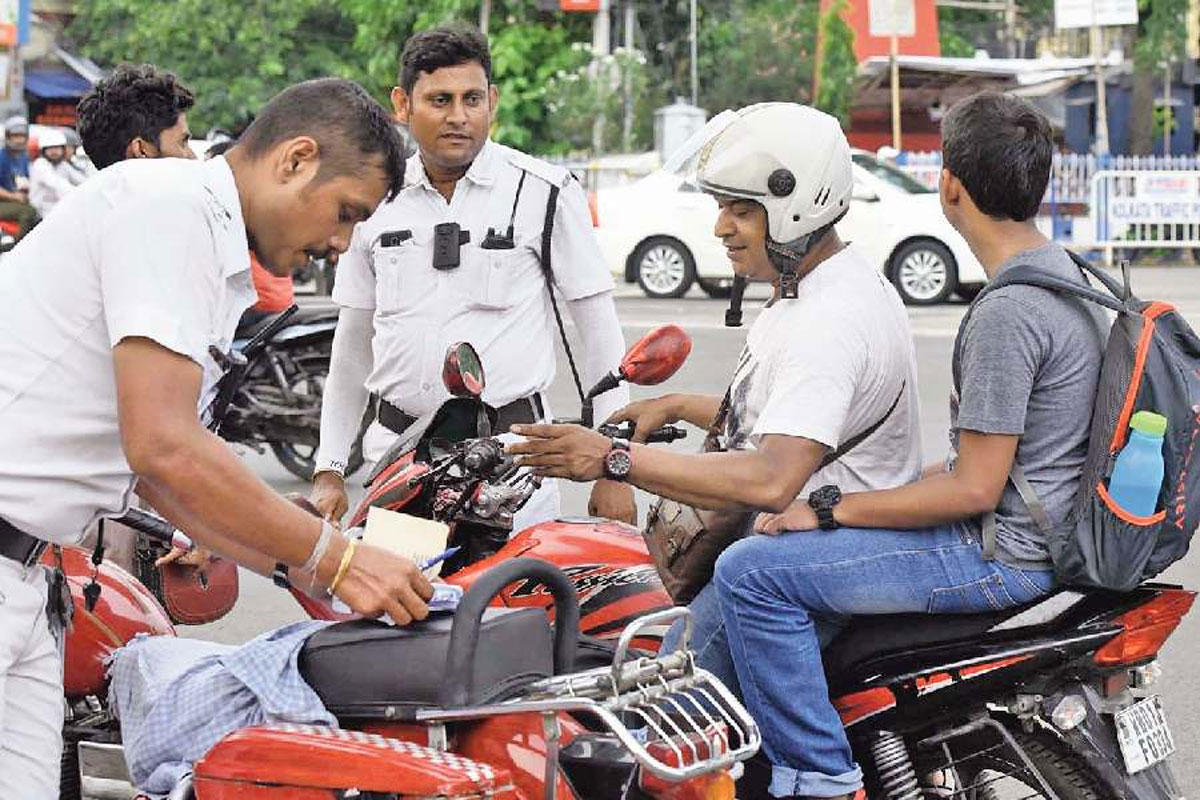আজ থেকেই বন্ধ ‘গ্রুপ রাইডিং’! কমিশনকে বিঁধে হাই কোর্ট বলল, ‘ব্যক্তি স্বাধীনতায় হস্তক্ষেপ নয়’
