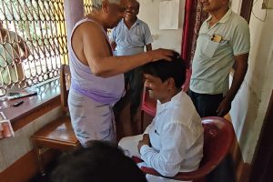 ফের প্রকাশ্যে রাম-বাম আঁতাঁত! বিজেপি প্রার্থীকে বাড়িতে বসিয়ে চা-মিষ্টি খাওয়ালেন সিপিএম নেতা
