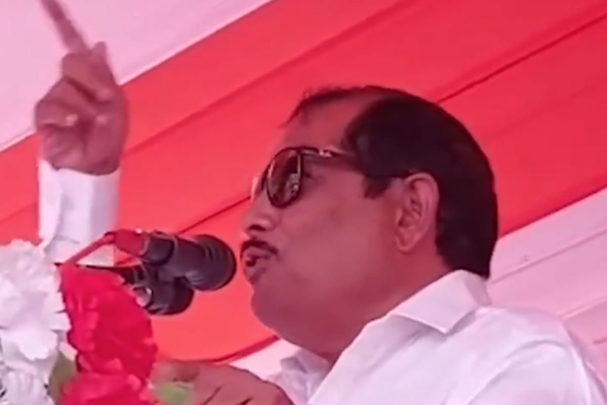 পাথর নয়, মোদি-যোগীকে পুজো করুন! মন্তব্য বিজেপি নেতার, তৃণমূল বলছে, ‘হিন্দু-বিরোধী’