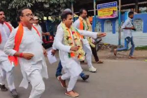 যানজটে জেরবার, মনোনয়ন জমা দিতে দৌড় লাগালেন বিজেপি প্রার্থীরা!